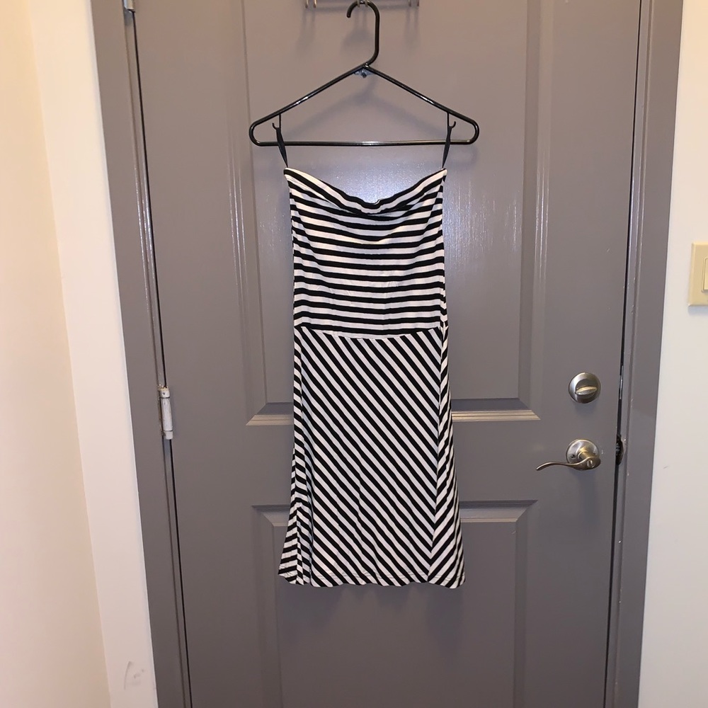 Black and white strapless dress
